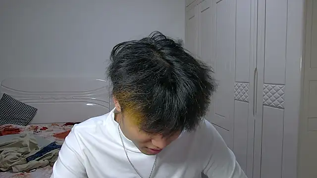 Snapshot of icecream-002 chatting on March 29, 10:59 am icecream-002 online show from March 29, 10:59 am