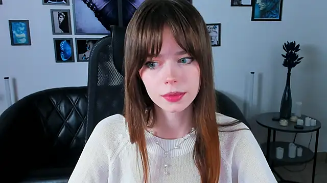 Snapshot of RoseWest chatting on April 3, 11:19 am RoseWest online show from April 3, 11:19 am