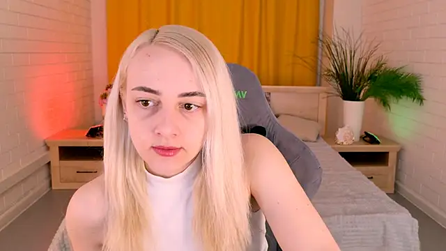 Snapshot of CarolMoor chatting on March 26, 9:15 am CarolMoor online show from March 26, 9:15 am