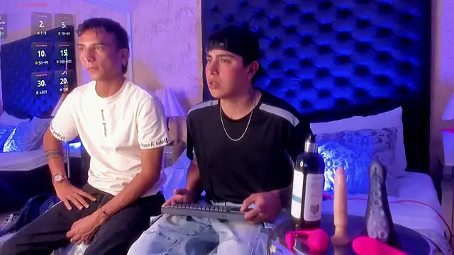 Snapshot of ThomasThundr chatting on March 17, 8:23 pm ThomasThundr online show from March 17, 8:23 pm