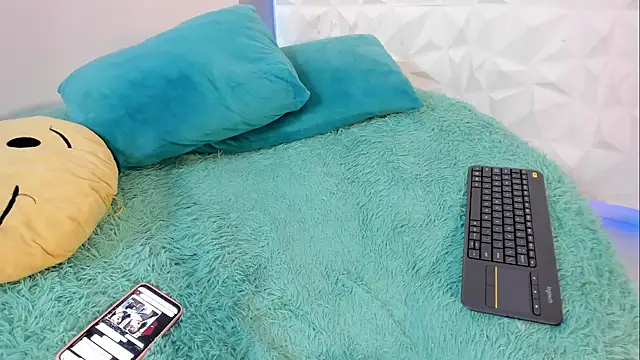 Snapshot of KittyVelve chatting on March 11, 1:06 pm KittyVelve online show from March 11, 1:06 pm