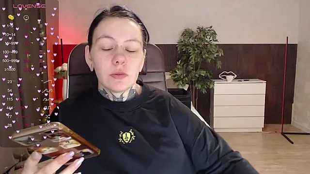 Qwerty Anna Lbo online show from March 13, 3:13 am