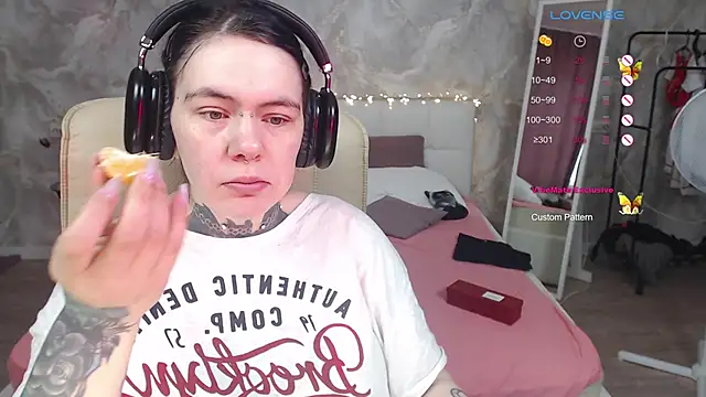 Qwerty Anna Lbo online show from March 20, 3:22 am