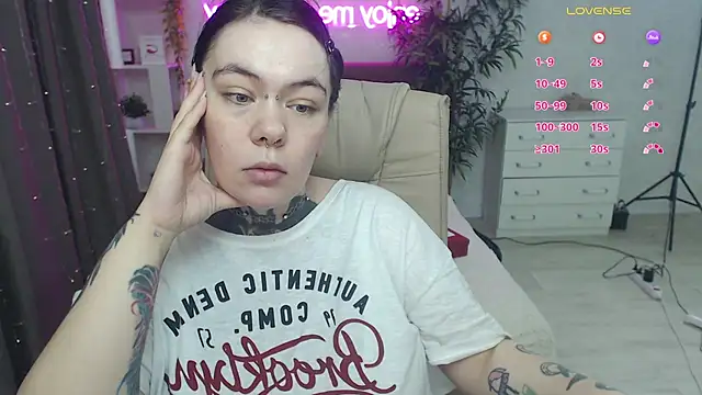 Qwerty Anna Lbo online show from March 21, 6:07 am