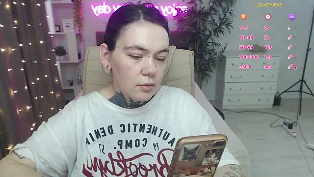 Qwerty Anna Lbo online show from March 21, 9:03 am