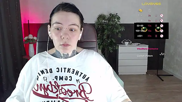 Qwerty Anna Lbo online show from March 22, 11:46 am