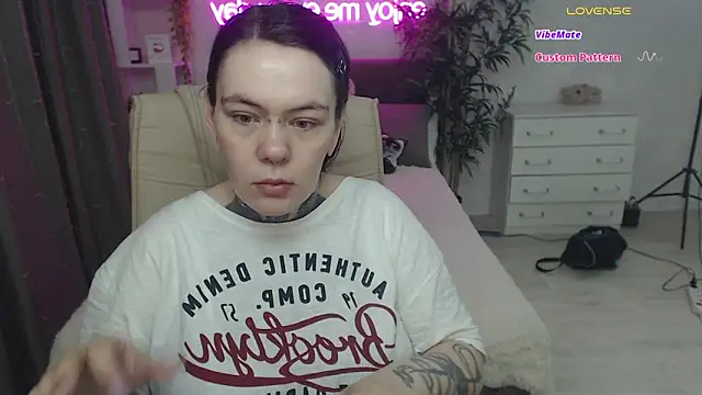 Qwerty Anna Lbo online show from March 23, 1:53 am