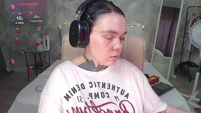 Qwerty Anna Lbo online show from March 25, 11:38 am