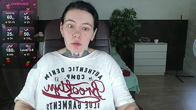 Qwerty Anna Lbo online show from March 27, 10:37 am