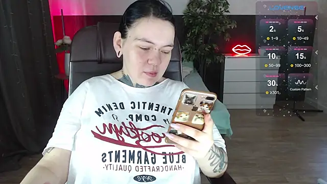 Qwerty Anna Lbo online show from March 28, 5:40 am