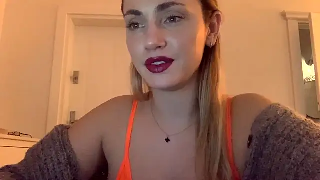 Snapshot of ScarlettSensitive chatting on March 13, 3:18 pm ScarlettSensitive online show from March 13, 3:18 pm