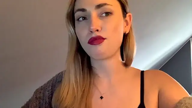 Snapshot of ScarlettSensitive chatting on March 17, 3:15 pm ScarlettSensitive online show from March 17, 3:15 pm