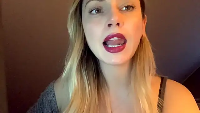 Snapshot of ScarlettSensitive chatting on March 19, 4:22 pm ScarlettSensitive online show from March 19, 4:22 pm