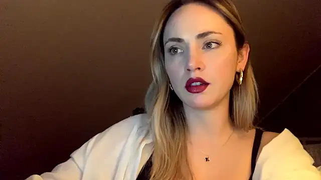 Snapshot of ScarlettSensitive chatting on March 23, 9:08 pm ScarlettSensitive online show from March 23, 9:08 pm