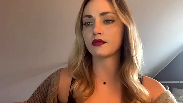 Snapshot of ScarlettSensitive chatting on March 25, 3:18 pm ScarlettSensitive online show from March 25, 3:18 pm