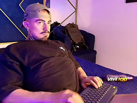 Snapshot of Dallas_Whitee chatting on March 19, 6:56 pm Dallas Whitee online show from March 19, 6:56 pm