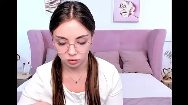 MyEvelin online show from May 28, 3:37 am