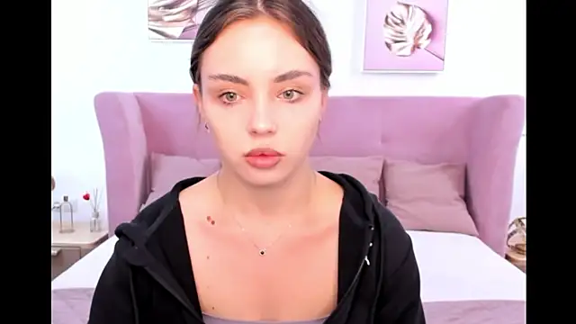 MyEvelin online show from June 16, 3:31 am