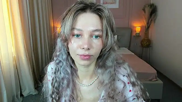 Snapshot of LuluAlis chatting on March 14, 1:49 pm LuluAlis online show from March 14, 1:49 pm