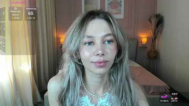 Snapshot of LuluAlis chatting on March 22, 2:20 pm LuluAlis online show from March 22, 2:20 pm