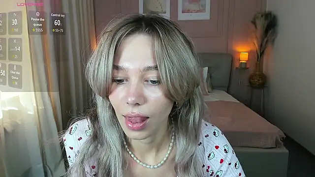 Snapshot of LuluAlis chatting on March 26, 1:49 pm LuluAlis online show from March 26, 1:49 pm