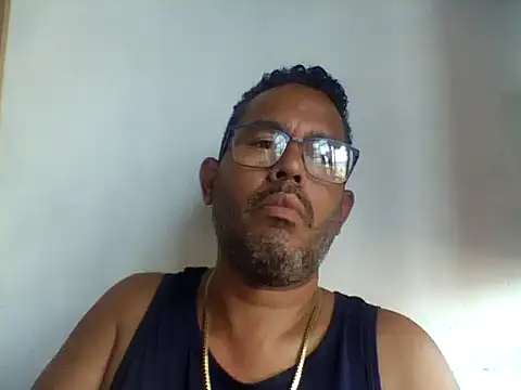 Snapshot of thonyj238 chatting on March 19, 8:35 pm thonyj238 online show from March 19, 8:35 pm