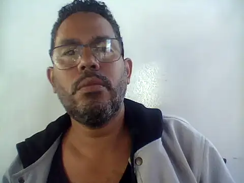 Snapshot of thonyj238 chatting on March 25, 12:00 pm thonyj238 online show from March 25, 12:00 pm