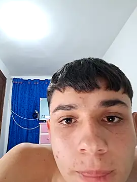 AxelKiran online show from April 21, 1:42 am