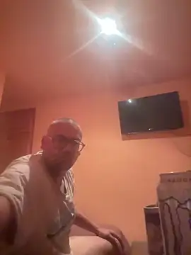 Snapshot of mrweed26 chatting on March 9, 4:33 pm mrweed26 online show from March 9, 4:33 pm