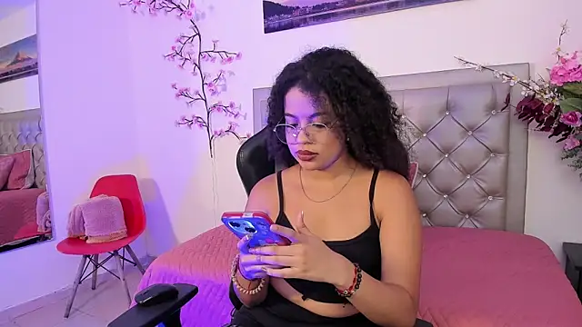 Snapshot of katie__bloom chatting on March 19, 3:16 pm katie bloom online show from March 19, 3:16 pm