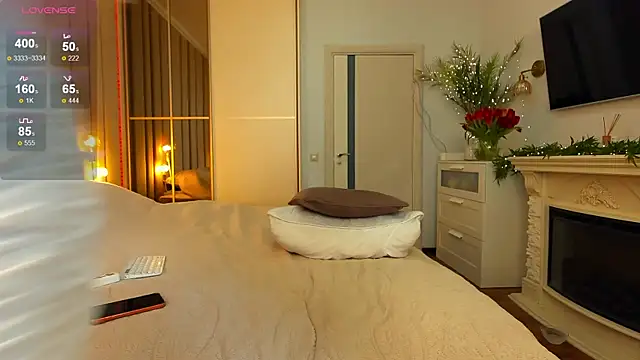 oh juliee  online show from March 27, 8:26 am