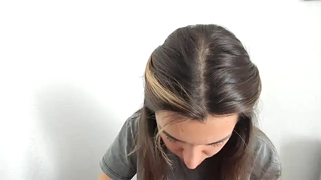 Snapshot of summmmersky1 chatting on March 16, 9:35 am summmmersky1 online show from March 16, 9:35 am