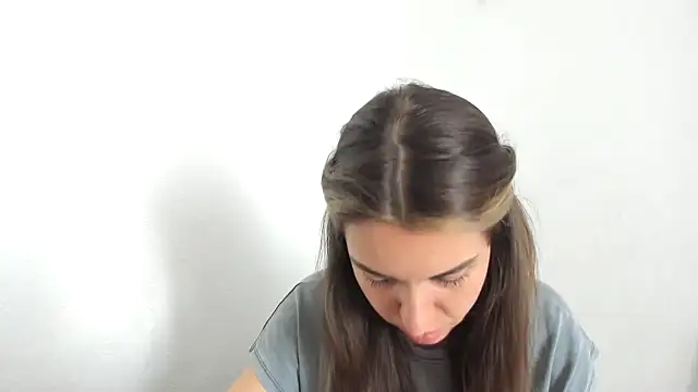 Snapshot of summmmersky1 chatting on March 28, 8:36 am summmmersky1 online show from March 28, 8:36 am