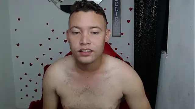 Snapshot of sven_fox723 chatting on March 24, 12:21 pm sven fox723 online show from March 24, 12:21 pm