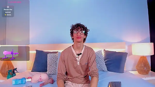 Snapshot of willturneer chatting on March 11, 6:19 am willturneer online show from March 11, 6:19 am