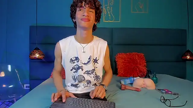 Snapshot of willturneer chatting on March 13, 3:35 am willturneer online show from March 13, 3:35 am