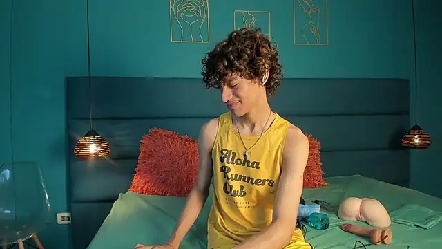 Snapshot of willturneer chatting on March 15, 3:45 am willturneer online show from March 15, 3:45 am