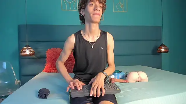 Snapshot of willturneer chatting on March 16, 4:07 am willturneer online show from March 16, 4:07 am