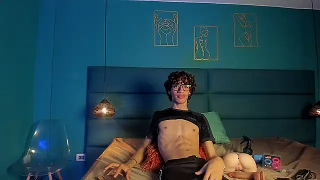 Snapshot of willturneer chatting on March 27, 4:07 am willturneer online show from March 27, 4:07 am