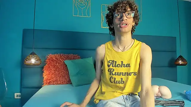 Snapshot of willturneer chatting on March 29, 3:50 am willturneer online show from March 29, 3:50 am