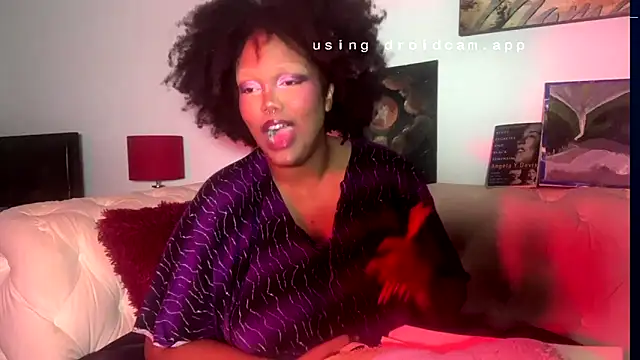 Snapshot of juicy_janet chatting on March 28, 10:20 pm juicy janet online show from March 28, 10:20 pm