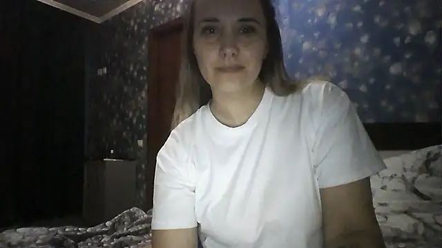 Alisa07qw online show from May 11, 4:26 pm