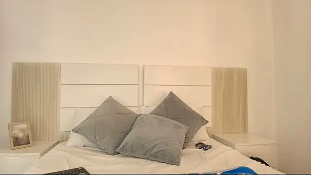 Violet  Rouse  online show from March 11, 9:10 pm