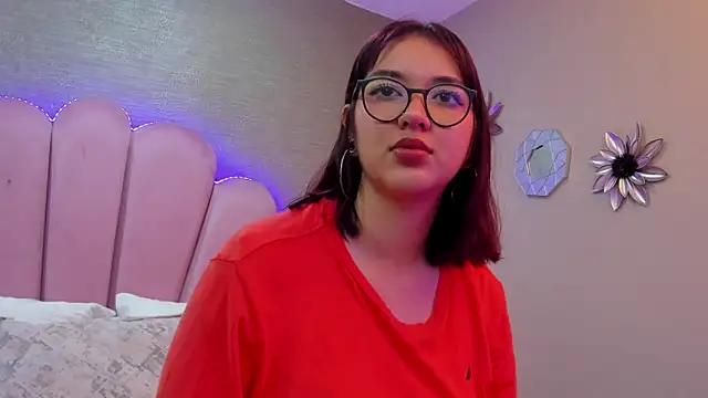 Snapshot of LilithBluum chatting on March 17, 11:24 am LilithBluum online show from March 17, 11:24 am