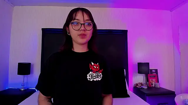 Snapshot of LilithBluum chatting on March 25, 11:38 am LilithBluum online show from March 25, 11:38 am