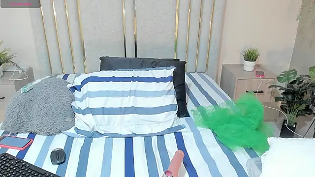 Snapshot of Manurousee chatting on March 17, 8:12 pm Manurousee online show from March 17, 8:12 pm