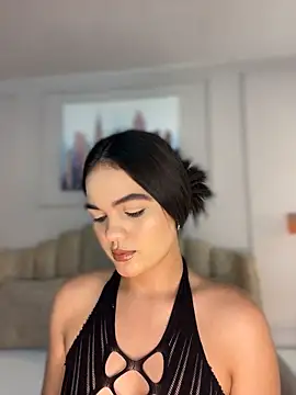 Snapshot of Bella-Ferrer chatting on April 15, 7:58 pm Bella-Ferrer online show from April 15, 7:58 pm