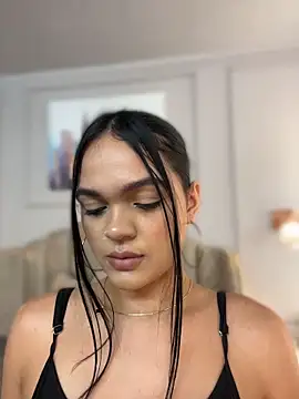 Snapshot of Bella-Ferrer chatting on April 21, 6:34 pm Bella-Ferrer online show from April 21, 6:34 pm