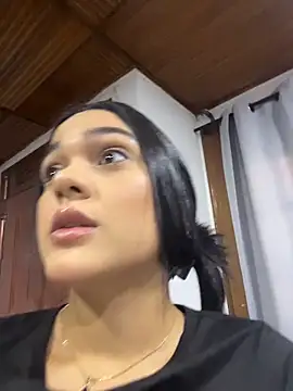Snapshot of Bella-Ferrer chatting on April 23, 6:32 pm Bella-Ferrer online show from April 23, 6:32 pm
