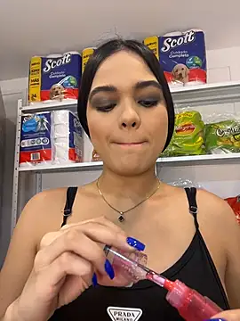 Snapshot of Bella-Ferrer chatting on May 13, 6:49 pm Bella-Ferrer online show from May 13, 6:49 pm